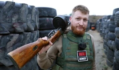 Ermənistan hərbçiləri ukraynalılara qarşı vuruşur