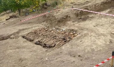 İndiyədək 10 kütləvi məzarlıq aşkarlanıb