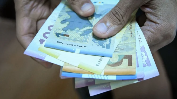 Azərbaycanda gələn il yaşayış minimumu 300 manat olacaq