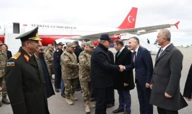 Hulusi Akar və Yaşar Gülər Azərbaycana gəldi