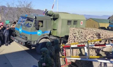 Sülhməramlı ailəsi Laçın dəhlizindən keçdi