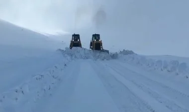 Sərhəddə döyüş texnikalarının yolları qardan təmizlənir