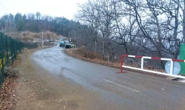 Ruslar Laçın yolunda barrikadaları açdılar FOTO