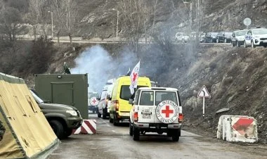 BQXK maşını və ambulans Laçın yolundan keçdi FOTO