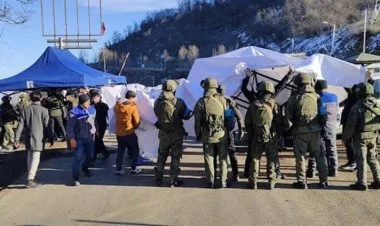 Xankəndidən olan bir qrup erməni Laçın yolunda etiraza çıxıb