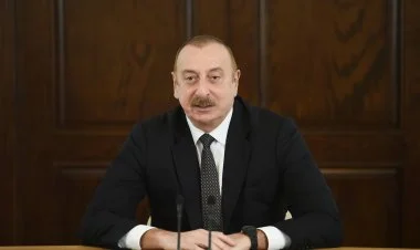 Putin prezidentlərə üzük bağışladı FOTO