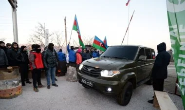 Sülhməramlıların 4 maşını Laçın yolunu maneəsiz keçdi