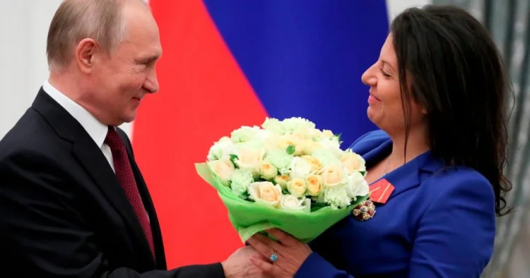Putin Simonyan və Peqovu mükafatlandırdı FOTO