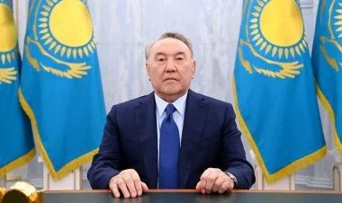 Parlament Nazarbayevin statusunu ləğv etdi