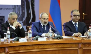 Paşinyan ordu rəhbərliyi ilə görüşdü
