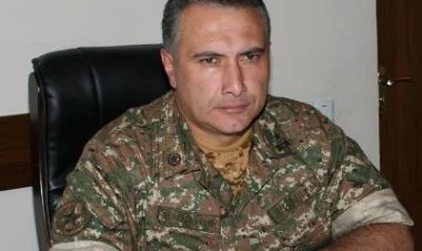 Ermənistanda korpus komandiri qovuldu