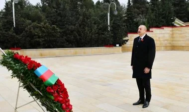 İlham Əliyev Şəhidlər xiyabanını ziyarət edib FOTO