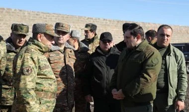 Ermənistanın müdafiə naziri Azərbaycanla sərhədə gəldi