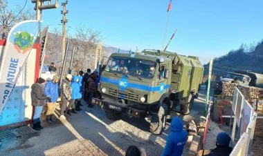 Ruslara məxsus iki avtomobil Laçın yolundan keçdi