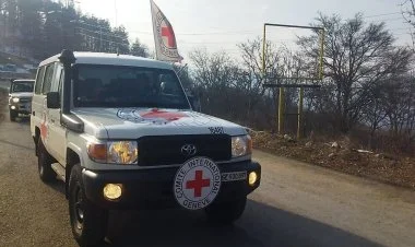 BQXK-nin daha 4 maşını Xankəndidən Laçına keçdi