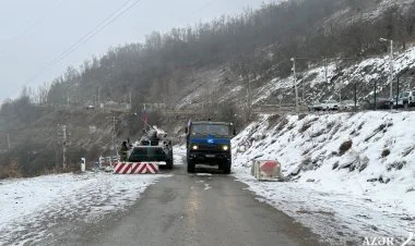 Rusların iki avtomobili aksiya ərazisindən keçdi