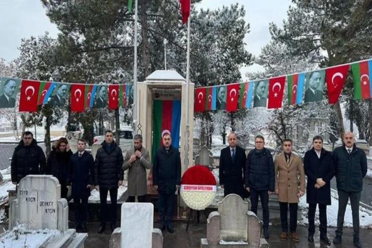 Türkiyədəki səfirimiz Rəsulzadənin məzarını ziyarət edib