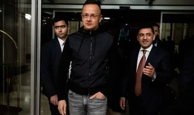 Macarıstanın XİN rəhbəri Azərbaycana gəldi