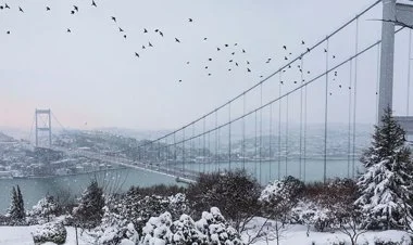 İstanbula qar yağıb