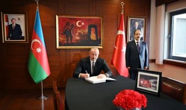 Prezident Türkiyə səfirliyinə getdi FOTO