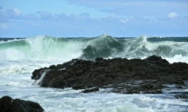 Dənizdə dalğanın hündürlüyü 5 metrə çatıb