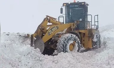 Kəlbəcər, Laçın və Daşkəsəndə yollar qardan təmizləndi VİDEO