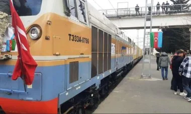 Azərbaycandan dəmir yolu ilə Türkiyəyə yardım göndərildi