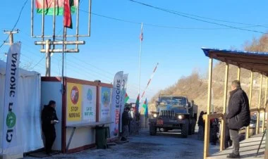 Rusların daha iki avtomobili aksiya ərazisindən keçdi