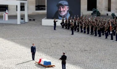 Bu ölkədə sənət adamları ölməməlidirlər