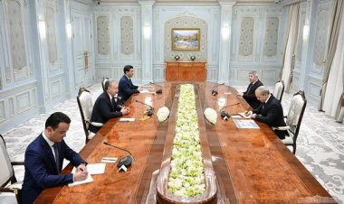 Şavkat Mirziyoyev Mikayıl Cabbarovu qəbul edib