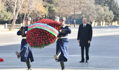 Prezident Xocalı soyqırımı abidəsini ziyarət edib FOTO