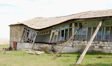 Azərbaycanda 800-dən çox məktəb qəzalıdır