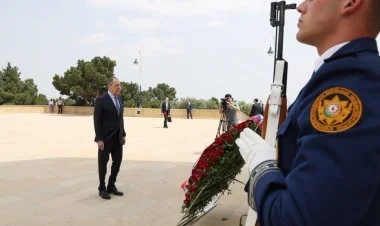 Lavrov Şəhidlər Xiyabanını ziyarət etdi