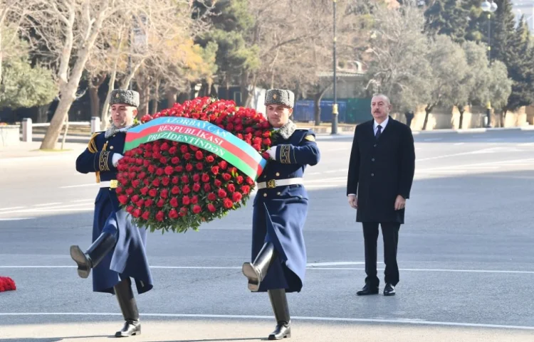 Prezident Xocalı soyqırımı abidəsini ziyarət edib FOTO