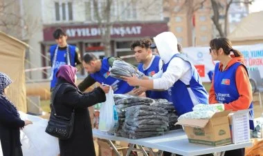Azərbaycan könüllüləri zəlzələ bölgəsində FOTO