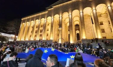 Mütləq hakimiyyət və müxalifətin intiharı