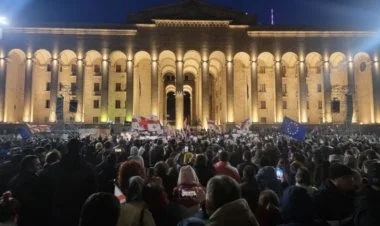 Tbilisidə etirazçılar yenidən Rustaveli prospektinə toplaşıb