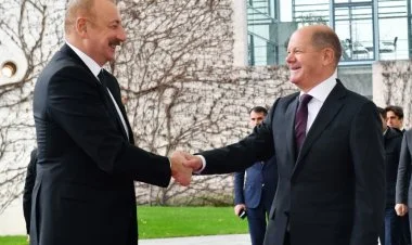 İlham Əliyevin Şolts ilə təkbətək görüşü başlayıb