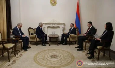 Qriqoryan KTMT baş katibi ilə Azərbaycan sərhədindən danışıb