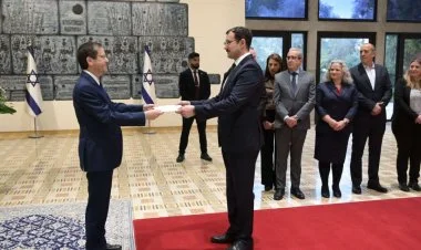 Səfirimiz etimadnaməsini İsrail Prezidentinə təqdim edib