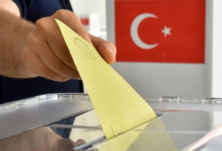 Türkiyə vətəndaşları prezident seçkilərinin II turunda