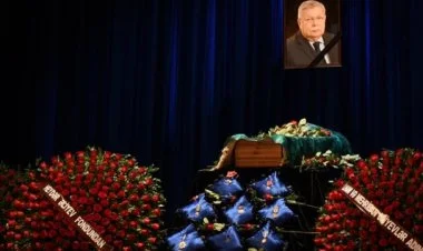 Prezident və xanımından A.Nemətovla vida mərasiminə əklil