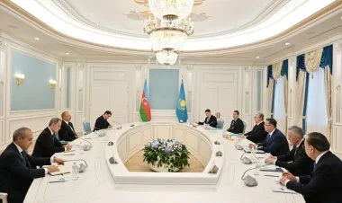 Prezidentlərin məhdud tərkibdə görüşü başladı