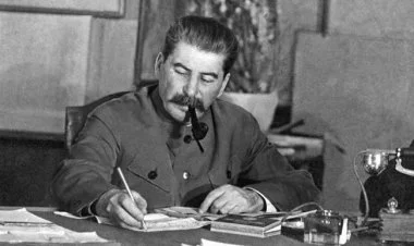 Stalin Pişəvəriyə nə yazmışdı?