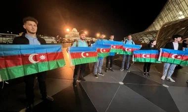 Ağırlıqqaldırma üzrə millimiz Vətənə qayıdıb