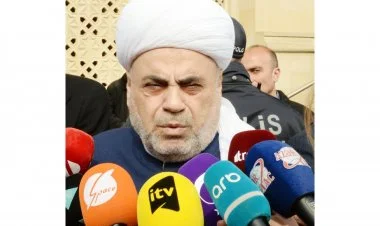 Erməni katolikosu din ilə siyasətin yerini səhv salıb