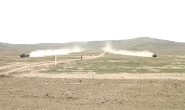 Ordumuz zirehli texnikadan atışları icra edib VİDEO