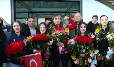 Türkiyəli ağır atletlər Bakıda əyləndilər VİDEO