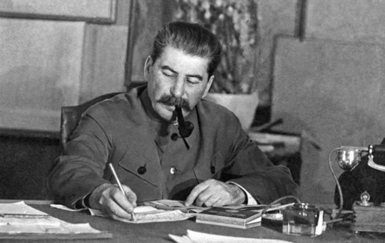Stalin Pişəvəriyə nə yazmışdı?