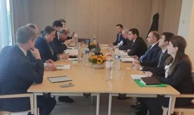 Hikmət Hacıyev Aİ ilə Bakının əməkdaşlığını müzakirə edib